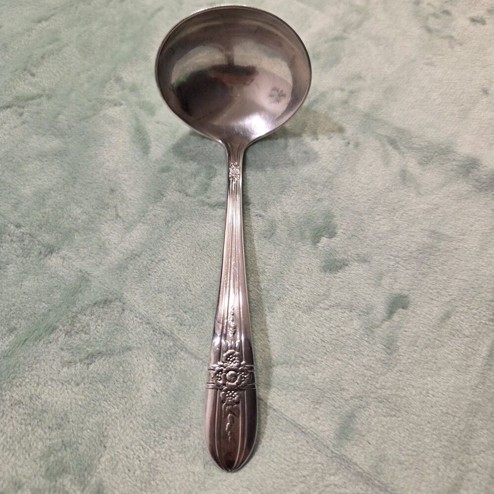 Vintage Wm Rogers Extra Plate Gravy Ladel Triumph Pattern 1941